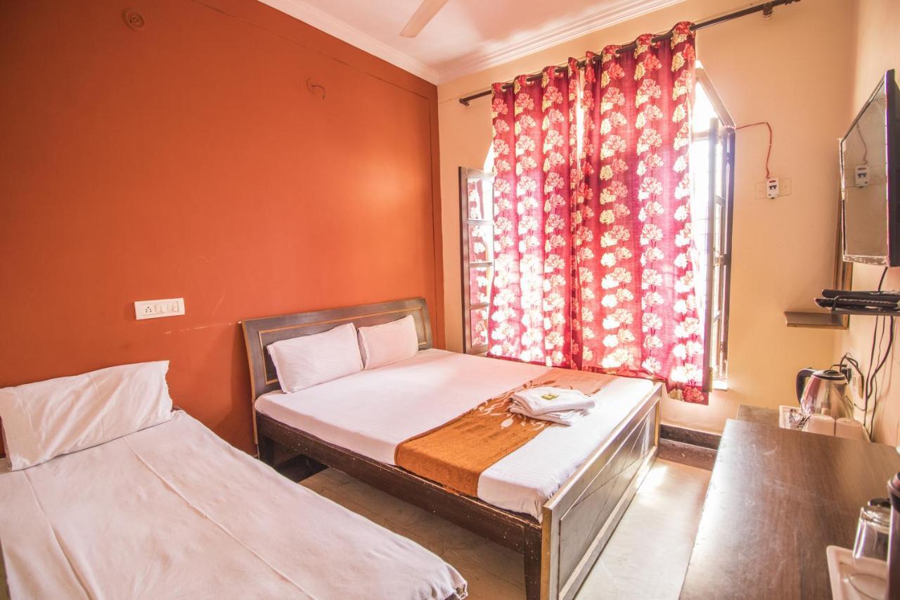 דהראדון Hotel Bajaj Inn מראה חיצוני תמונה