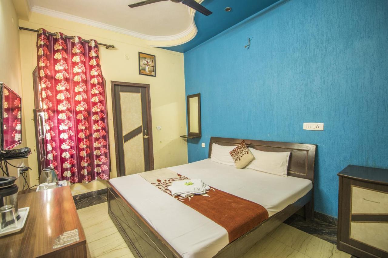 דהראדון Hotel Bajaj Inn מראה חיצוני תמונה
