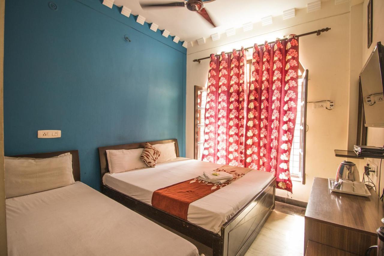 דהראדון Hotel Bajaj Inn מראה חיצוני תמונה