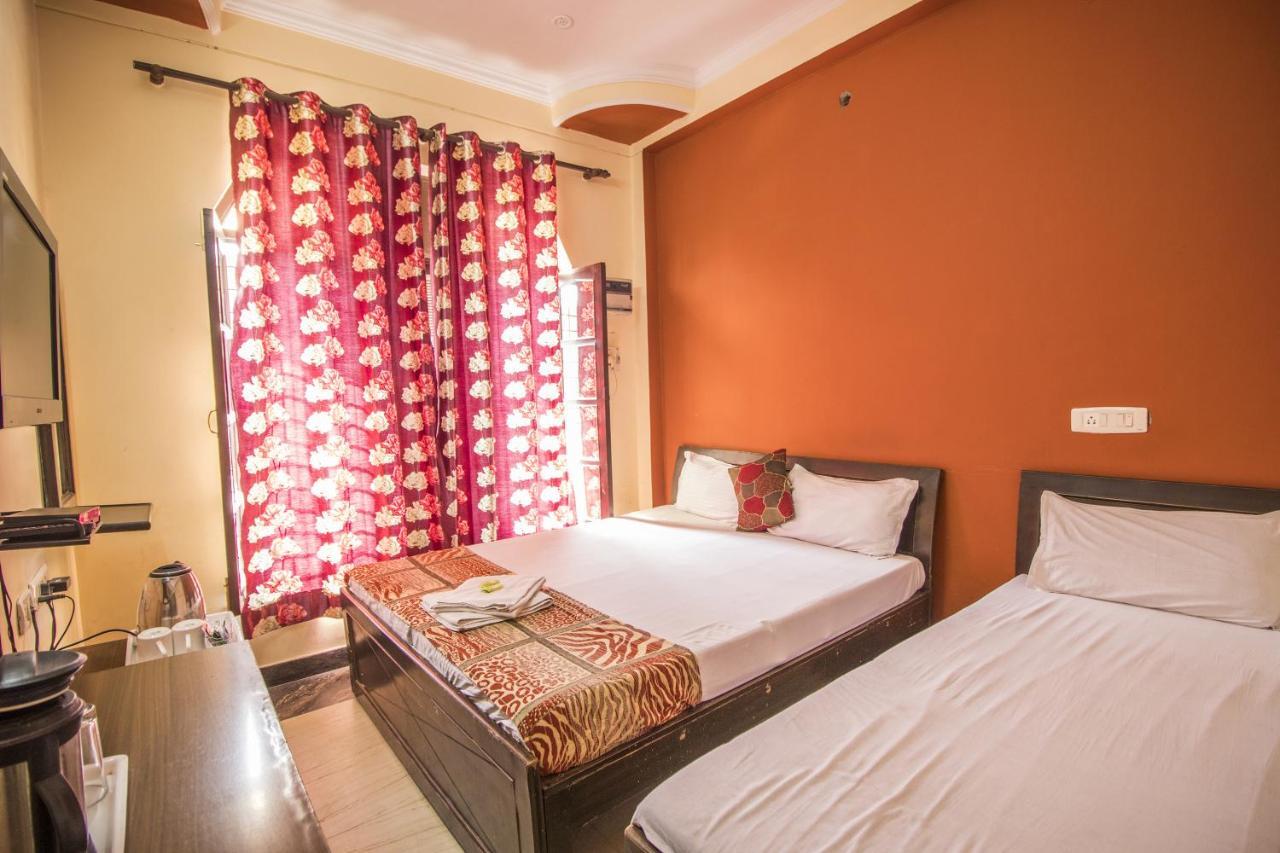 דהראדון Hotel Bajaj Inn מראה חיצוני תמונה